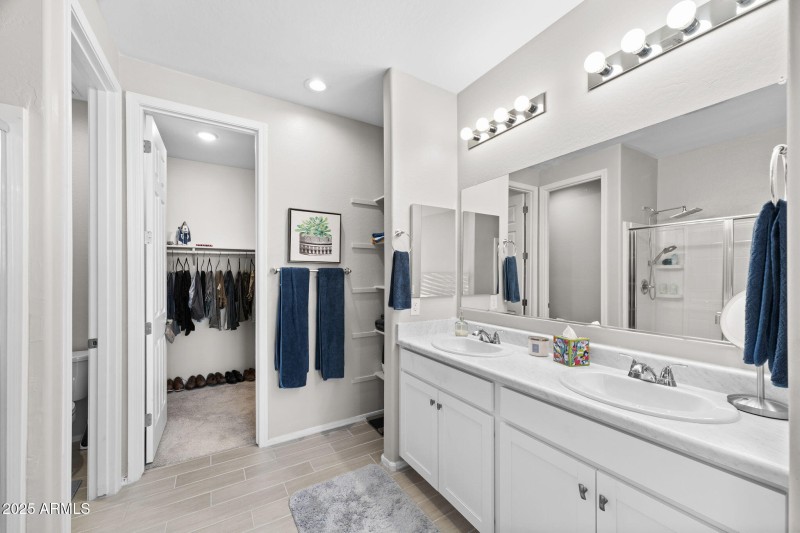 028__2049 E Entoro Dr