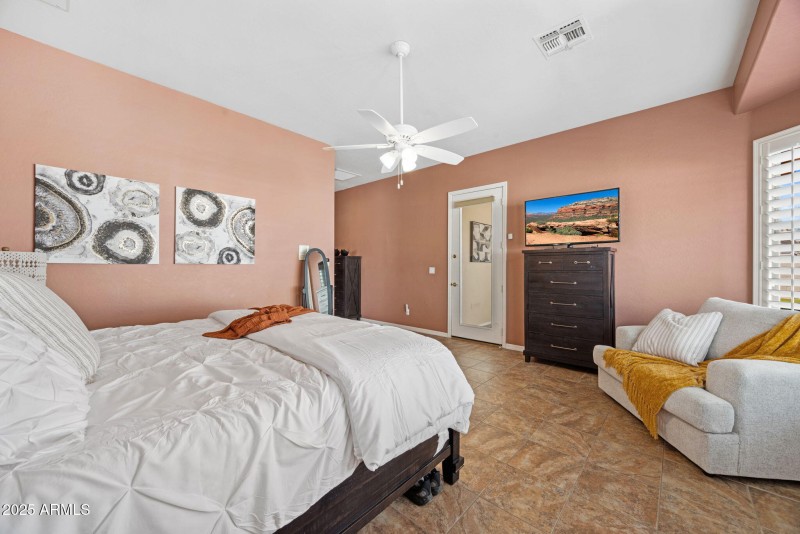 25-web-or-mls-17607-w-eagle-dr