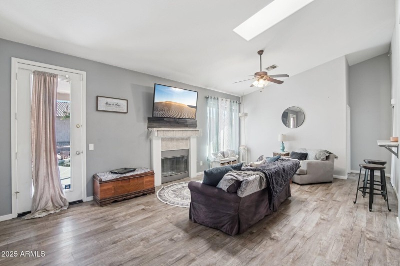 6-web-or-mls-N 42nd Ave-S0612-006