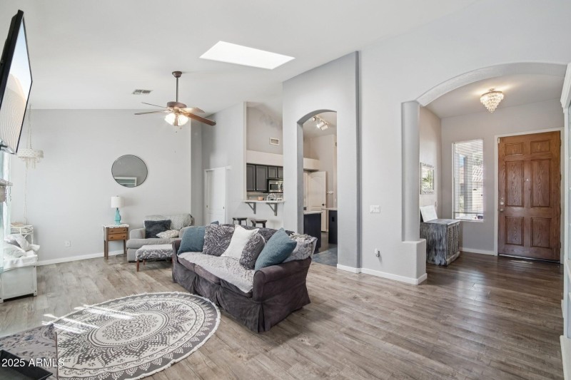 7-web-or-mls-N 42nd Ave-S0612-007