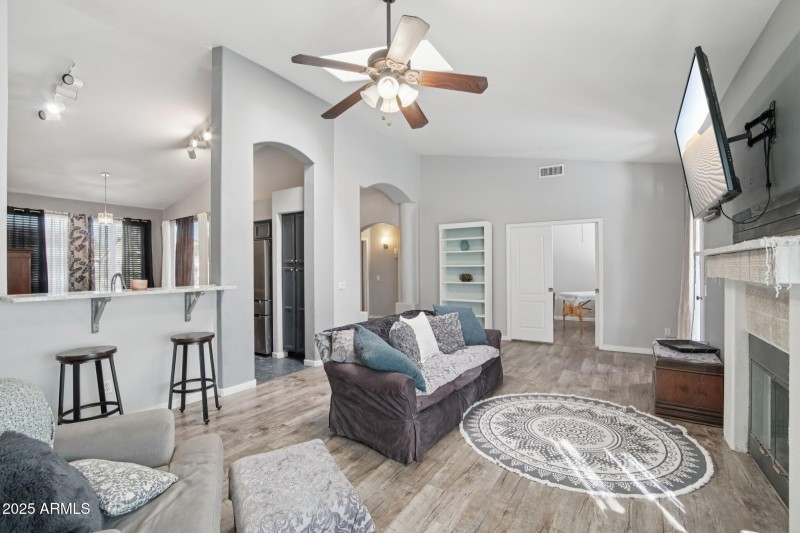 8-web-or-mls-N 42nd Ave-S0612-008