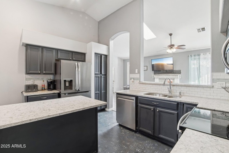 10-web-or-mls-N 42nd Ave-S0612-010