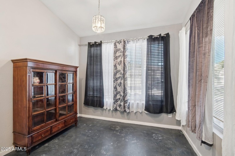 17-web-or-mls-N 42nd Ave-S0612-017