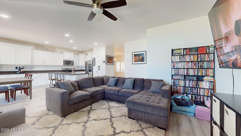 269-S-165th-Dr-12052025_075944