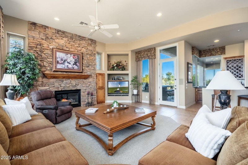 9726 E Cavalry Dr - 17