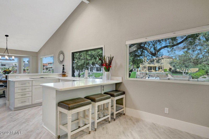 18_10559_N_104th_Place__18_mls