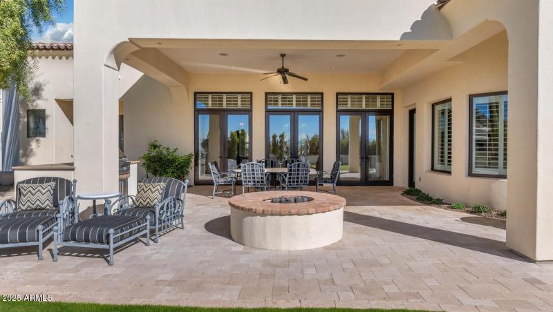 3905 E Sierra Vista Dr-large-043-025-TOD