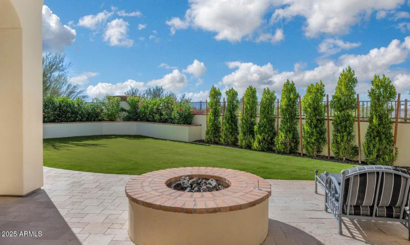 3905 E Sierra Vista Dr-large-047-031-TOD