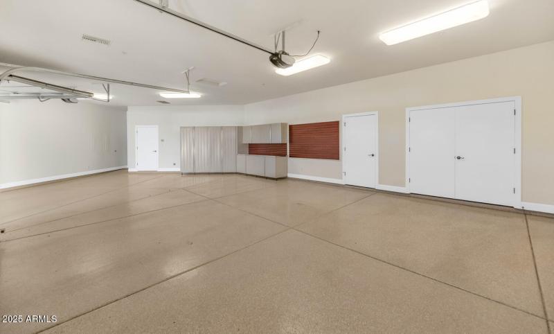 3905 E Sierra Vista Dr-large-050-047-TOD