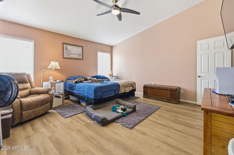 18-web-or-mls-8735 W Pineveta Dr-18