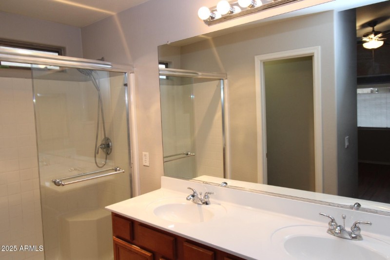 39d3bc73-5b55-4046-854f-00392d9e2842