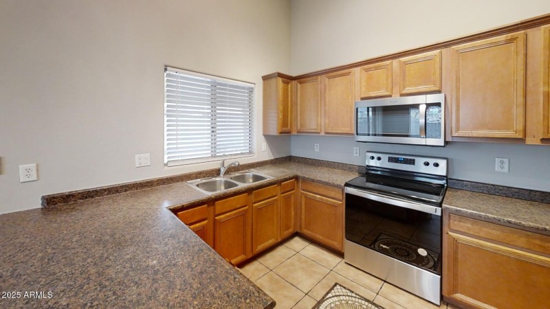 5444-w-grove-st-kitchen1