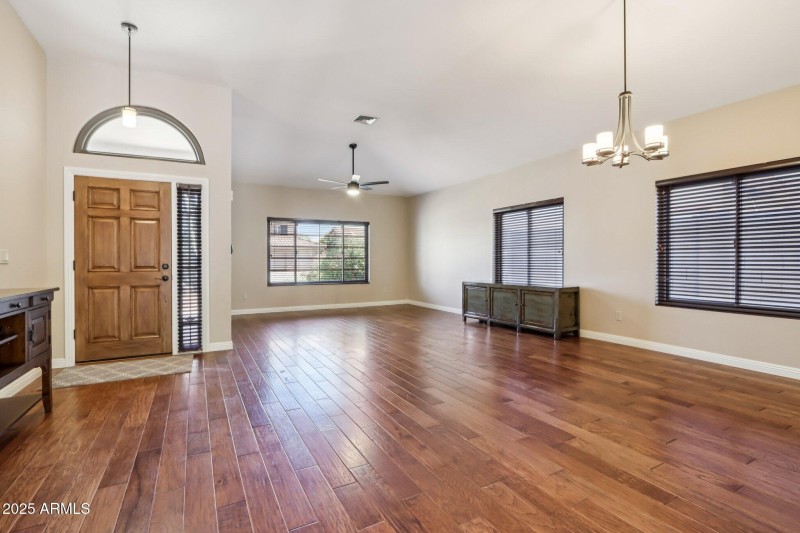 2-web-or-mls-E Winona St-S0612-006