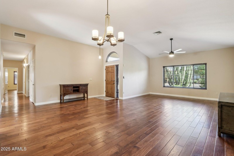 3-web-or-mls-E Winona St-S0612-007