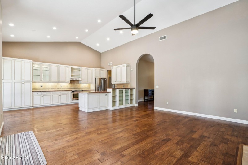 7-web-or-mls-E Winona St-S0612-012