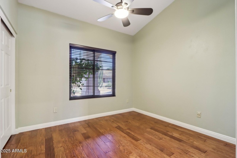 14-web-or-mls-E Winona St-S0612-020