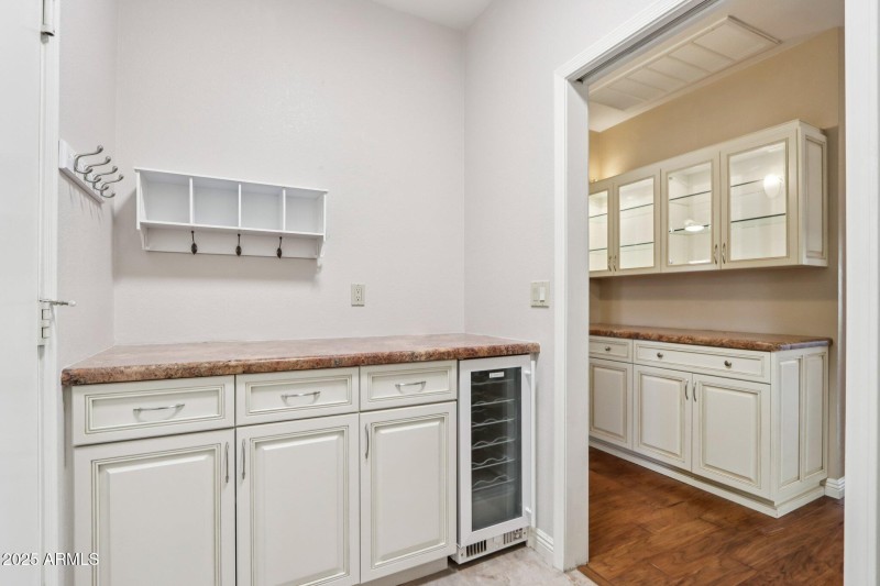 16-web-or-mls-E Winona St-S0612-022