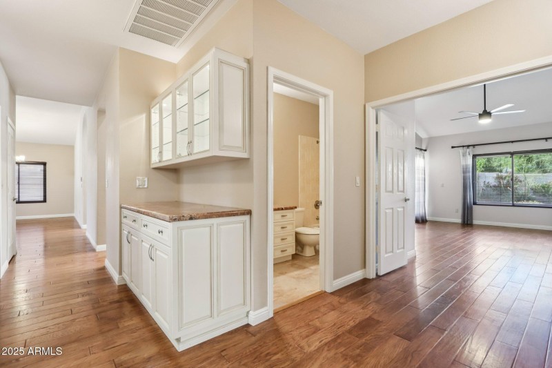 17-web-or-mls-E Winona St-S0612-023