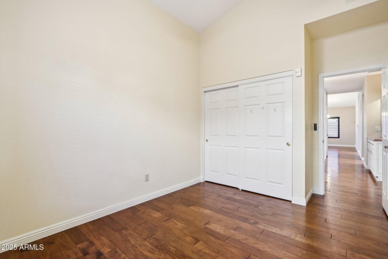 19-web-or-mls-E Winona St-S0612-025