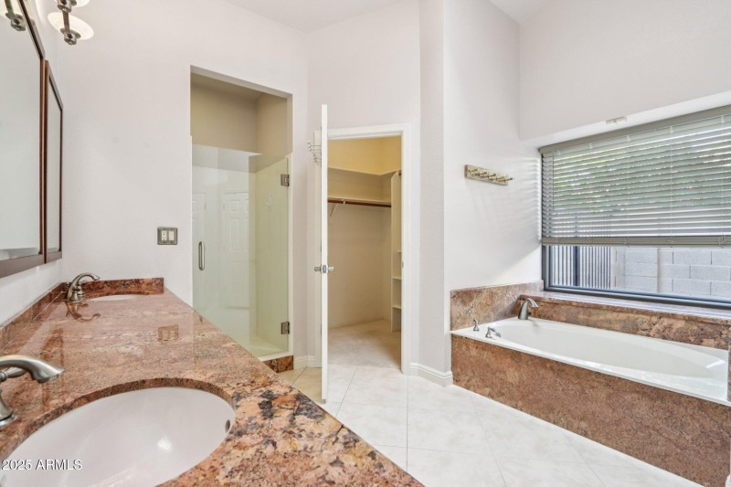 25-web-or-mls-E Winona St-S0612-032