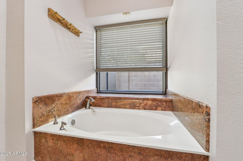 27-web-or-mls-E Winona St-S0612-034