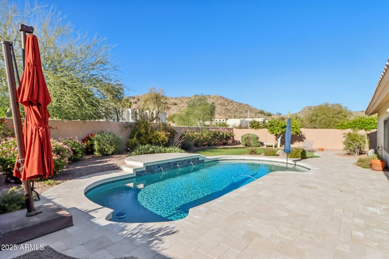 29-web-or-mls-E Winona St-S0612-040