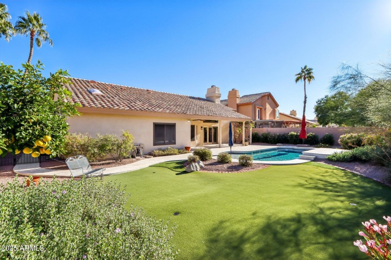 31-web-or-mls-E Winona St-S0612-044