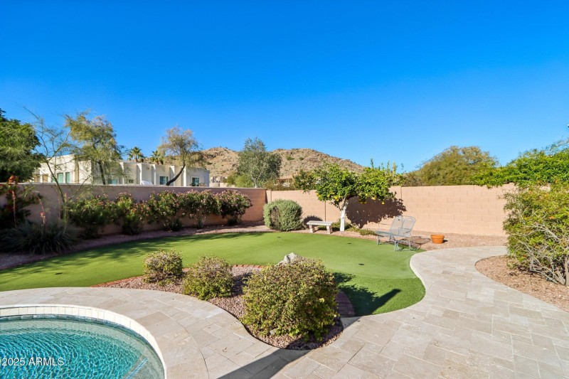 32-web-or-mls-E Winona St-S0612-045