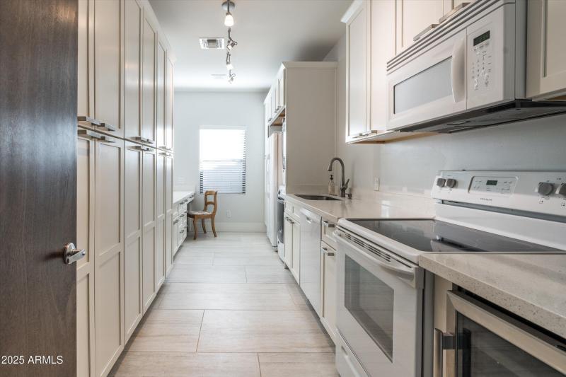 Catering kitchen/laundry