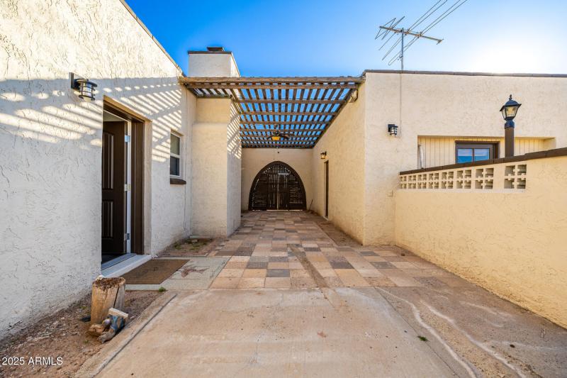 Bright + Welcoming Entry