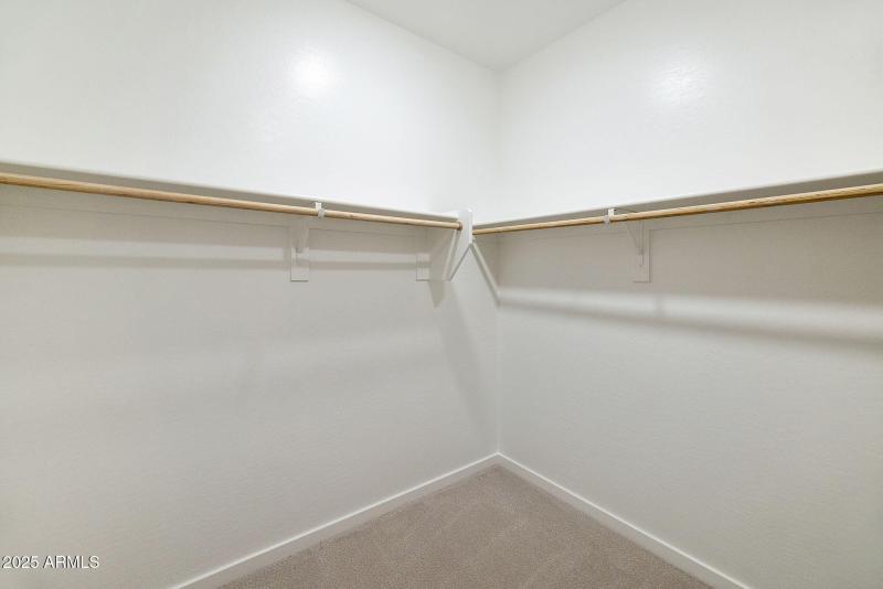 LARGE OWNER'S CLOSET