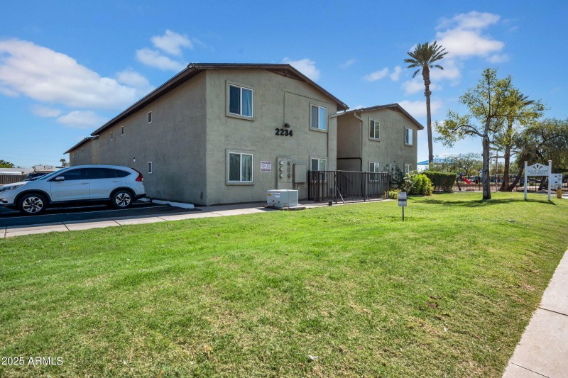 2-custom-2234 W Hazelwood St-2