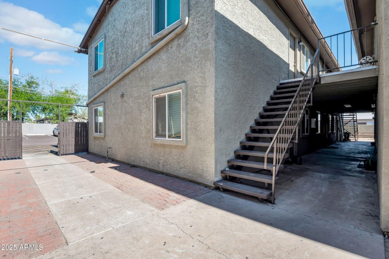 9-custom-2234 W Hazelwood St-9