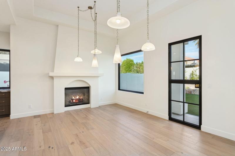 11-web-or-mls-8916-e-camino-del-santo