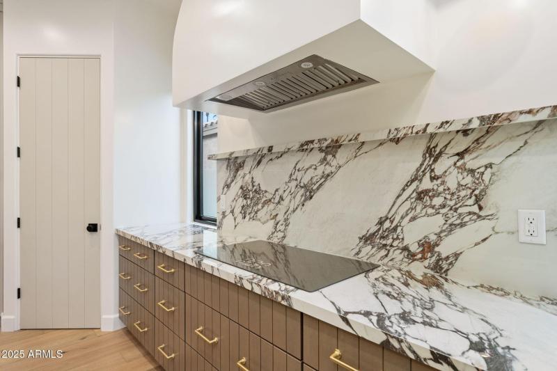 16-web-or-mls-8916-e-camino-del-santo