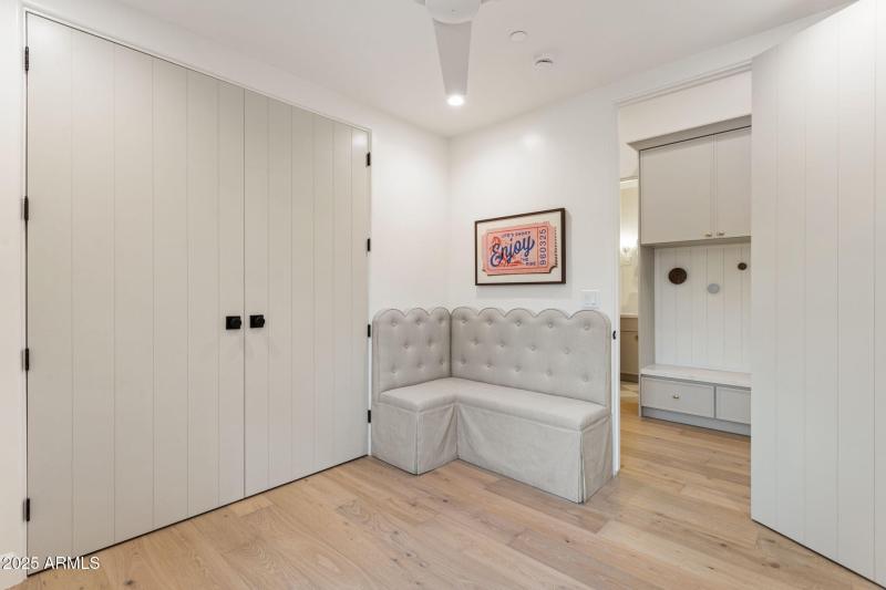 36-web-or-mls-8916-e-camino-del-santo