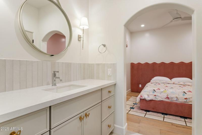 38-web-or-mls-8916-e-camino-del-santo