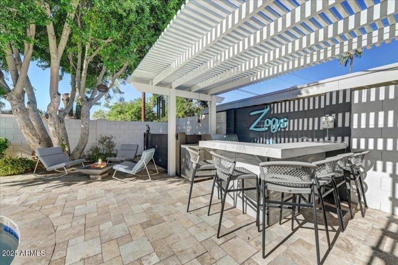 Covered Pergola/Outdoor Kitchen/Bar
