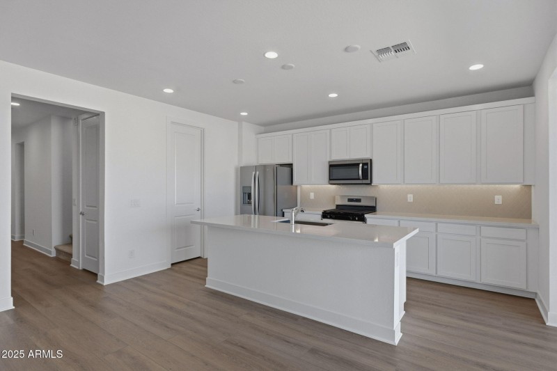 Kitchen W SS Appliances