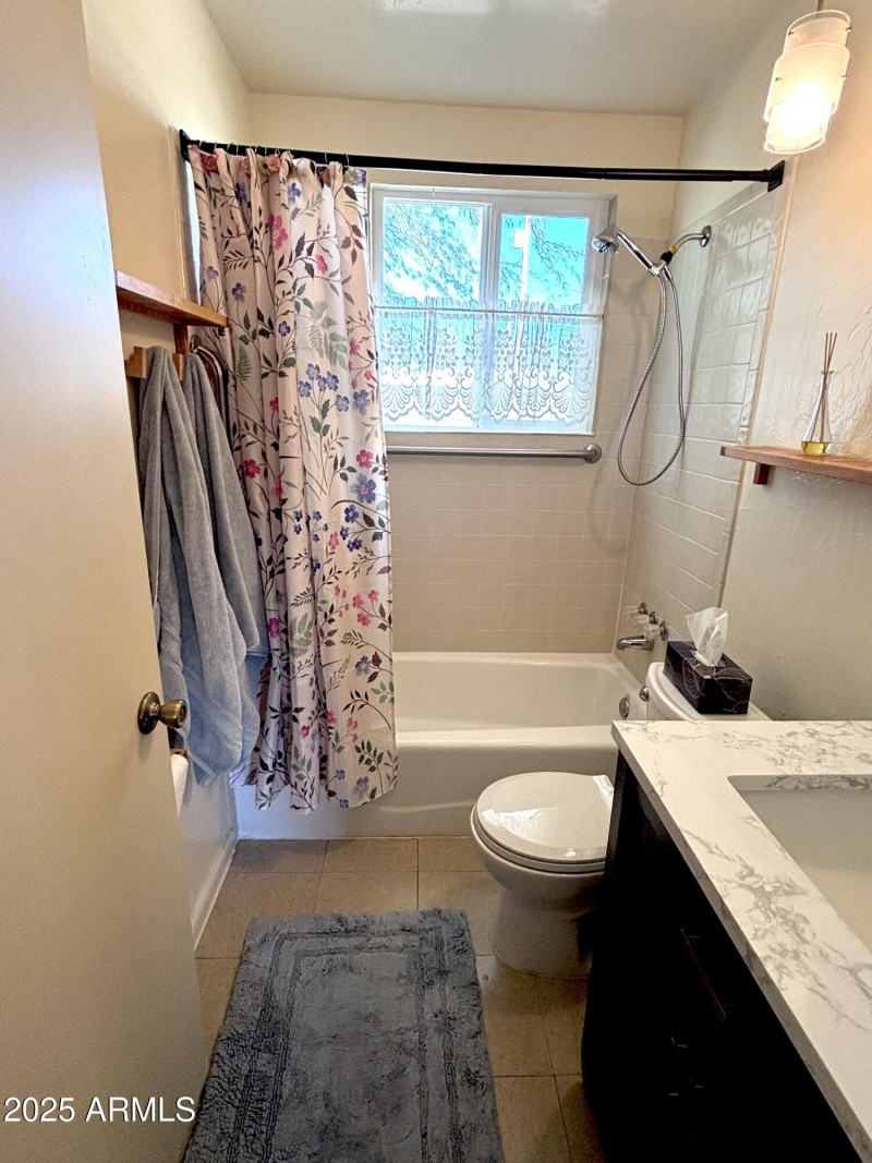 420 W Arroyo Bathroom 2