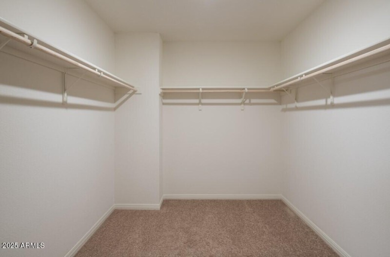 Supernova Walk-In-Closet
