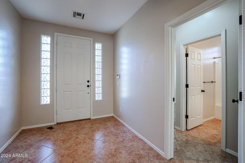 Door to Split ensuite 4th bedroom