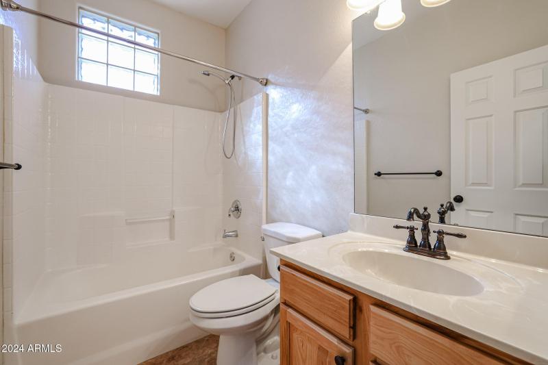 Ensuite 4th bedroom bath