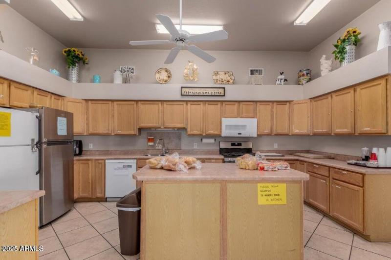 kitchen in clubhouse3