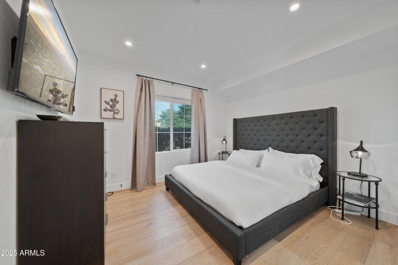 Bed 4 with en-suite bath