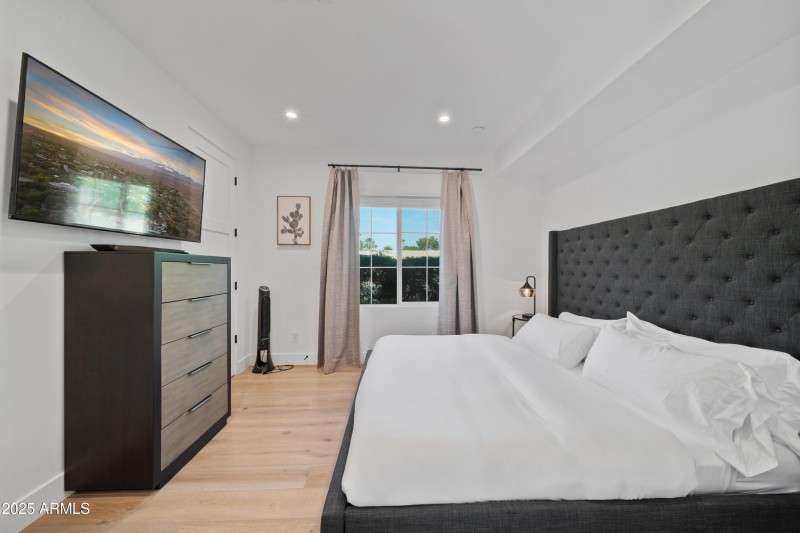 Bed 4 with en-suite bath