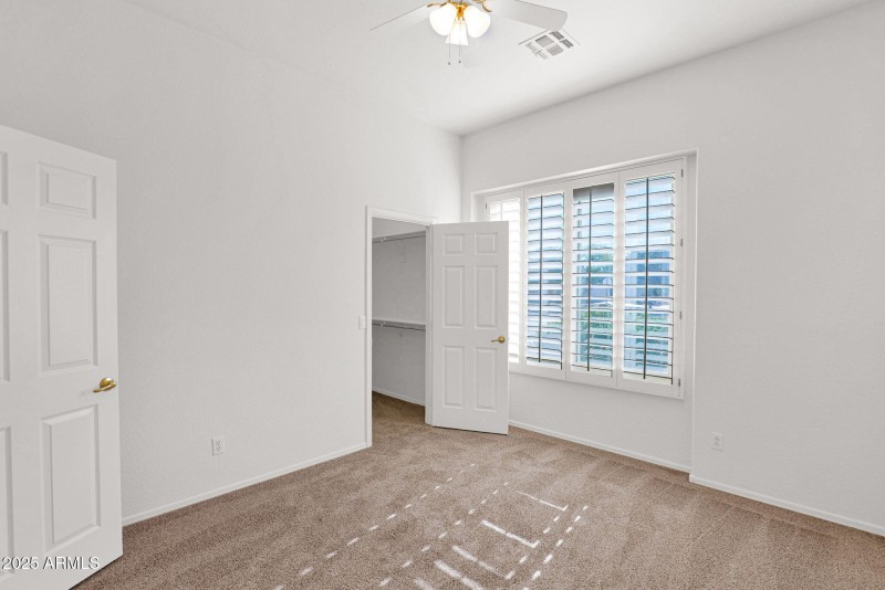 Guest Bedroom w big closet