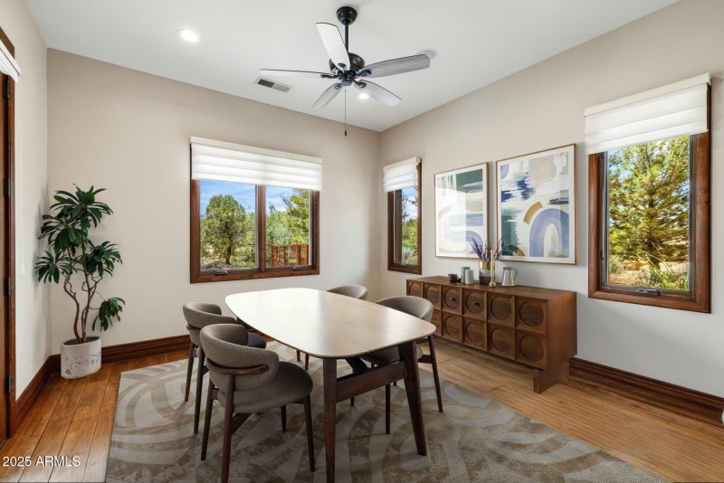 19-Breakfast Nook VS