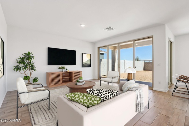 8-web-or-mls-6-print-S 95th Dr-S0512-006