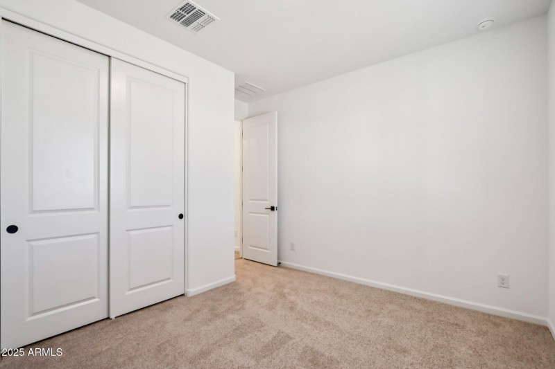 21-web-or-mls-S 95th Dr-S0512-017